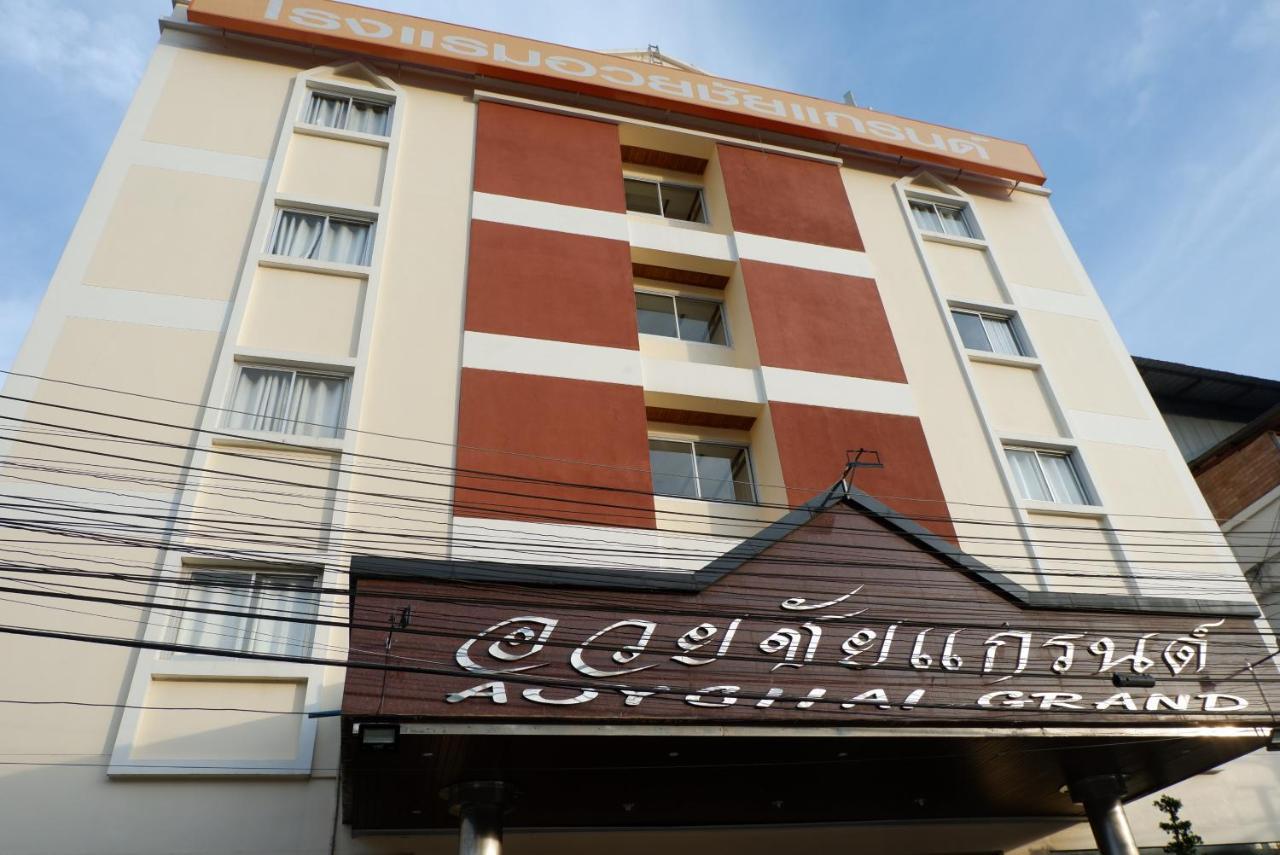 Auychai Grand Hotel Lang Suan Extérieur photo