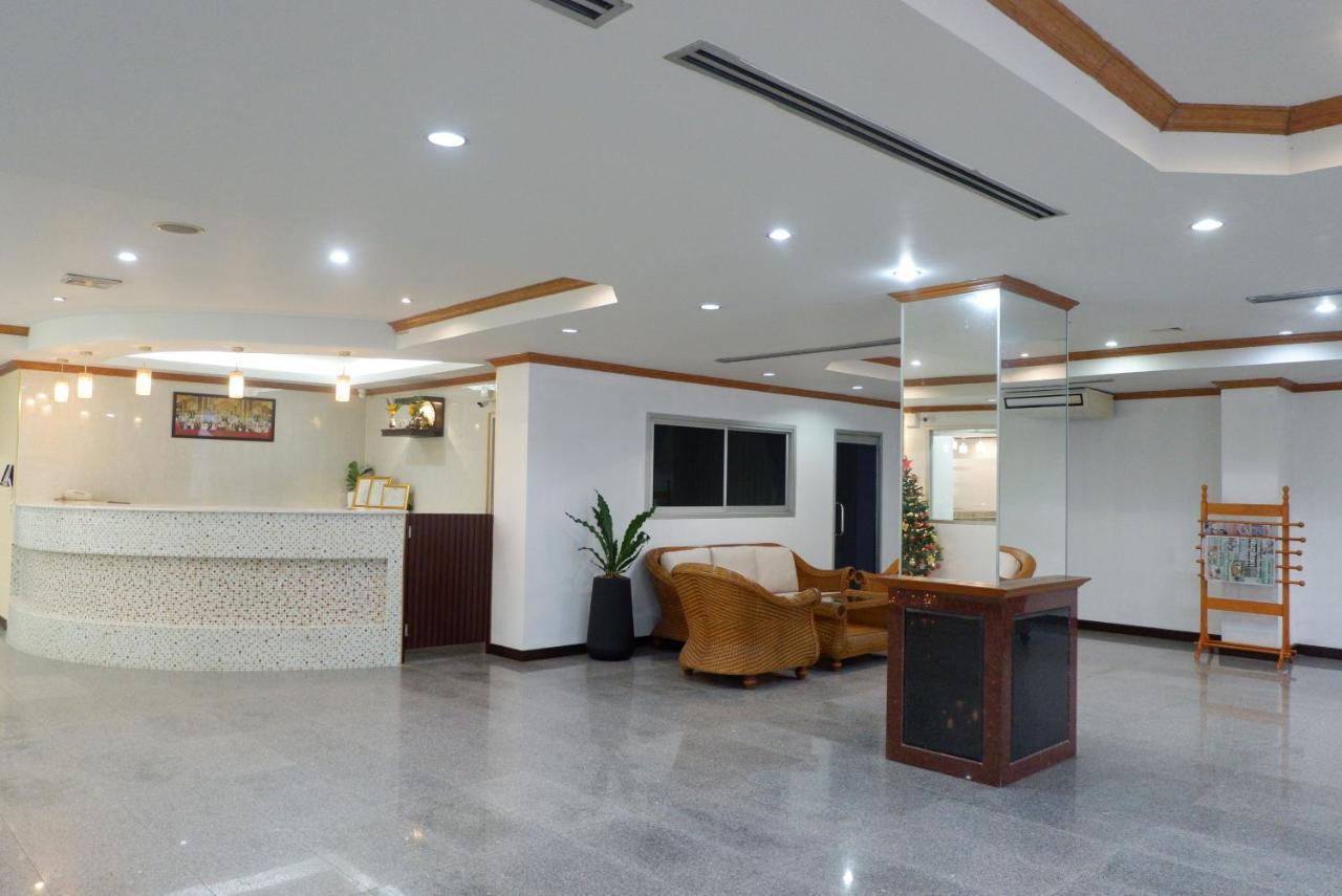 Auychai Grand Hotel Lang Suan Extérieur photo