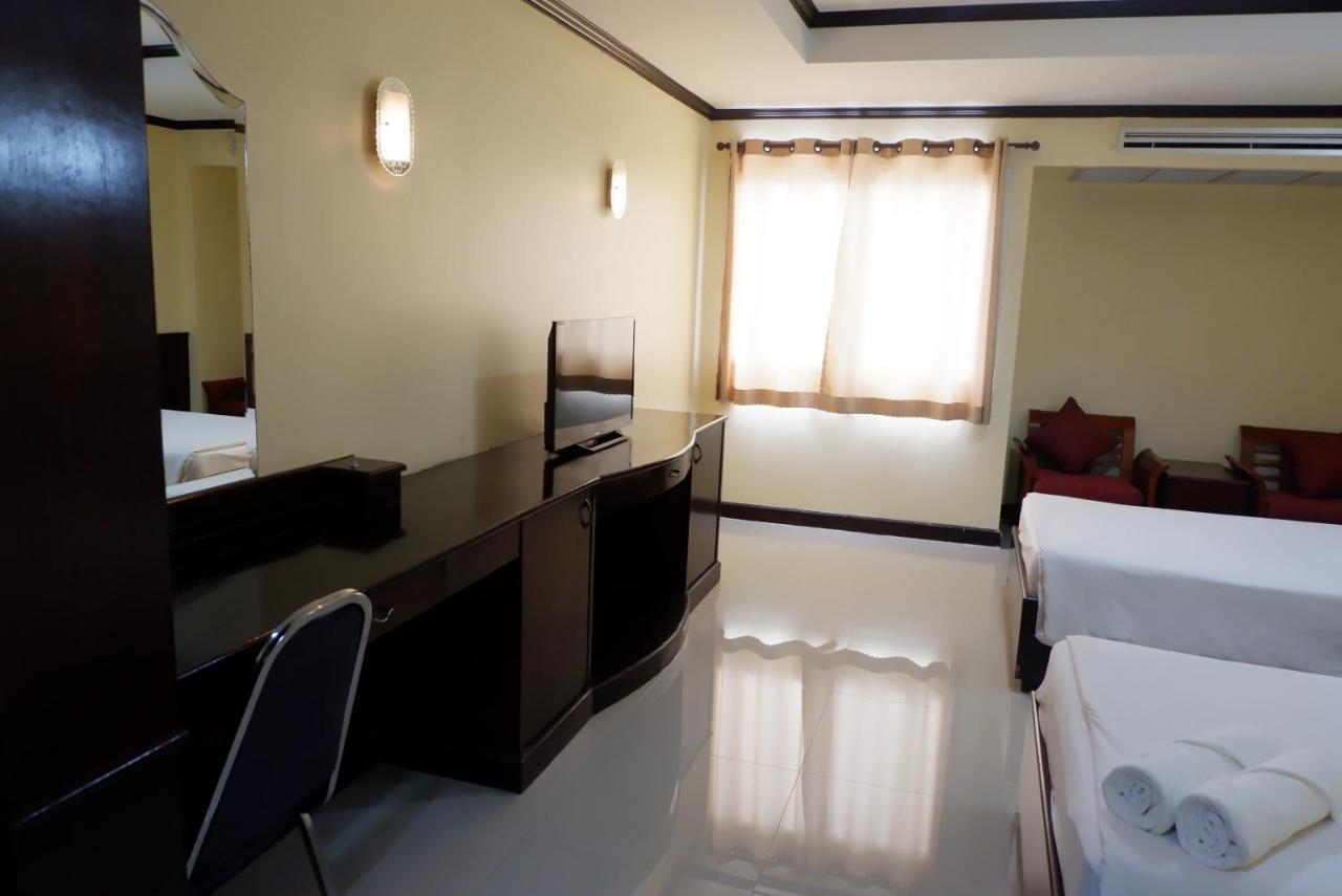 Auychai Grand Hotel Lang Suan Extérieur photo