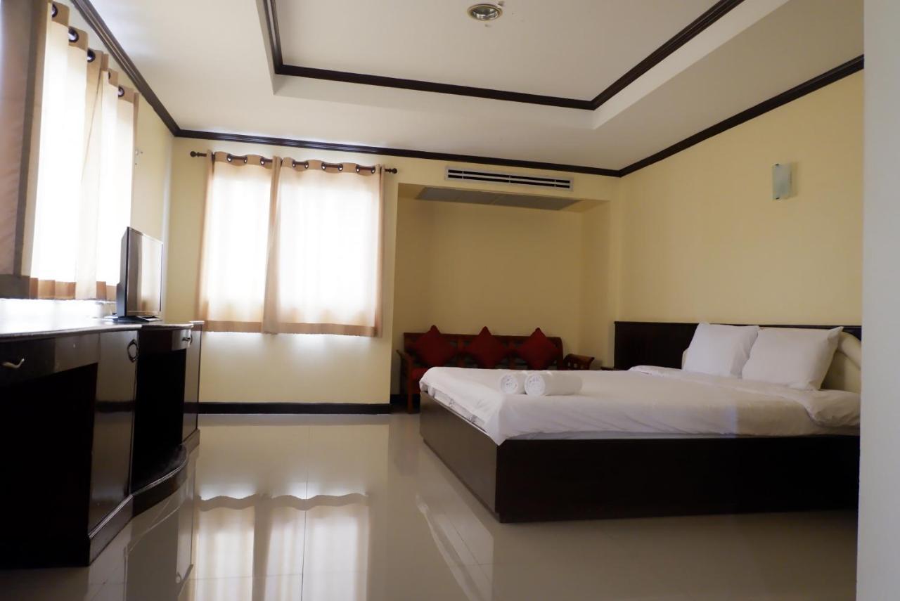 Auychai Grand Hotel Lang Suan Extérieur photo