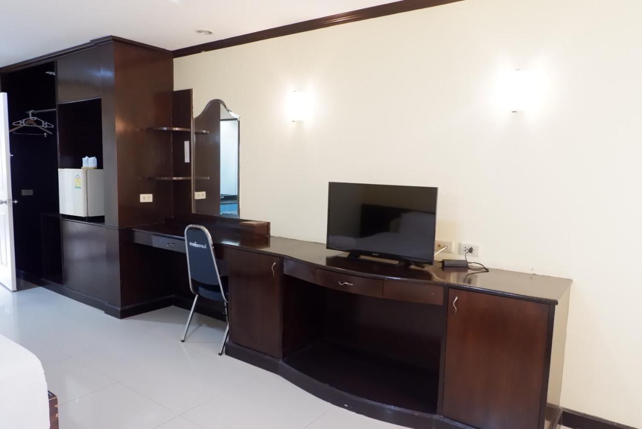 Auychai Grand Hotel Lang Suan Extérieur photo