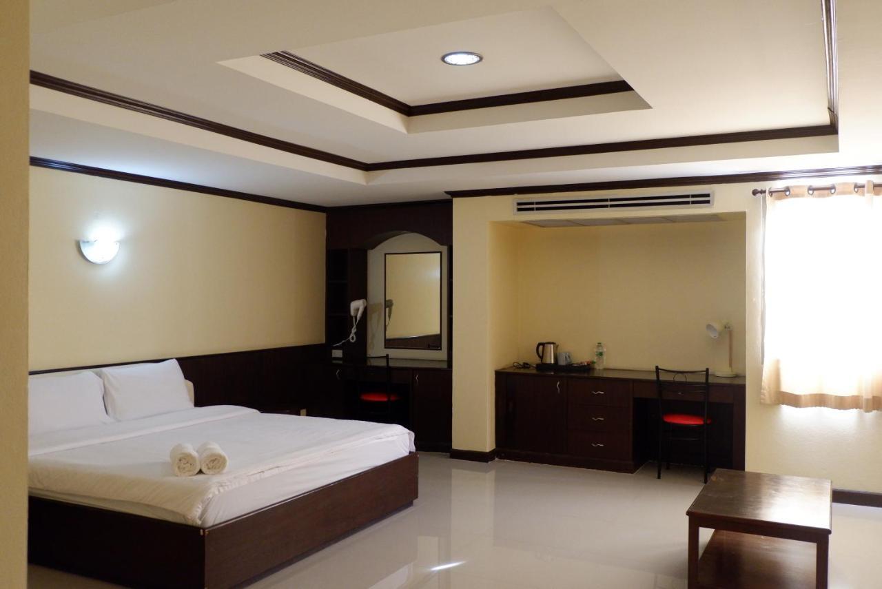 Auychai Grand Hotel Lang Suan Extérieur photo