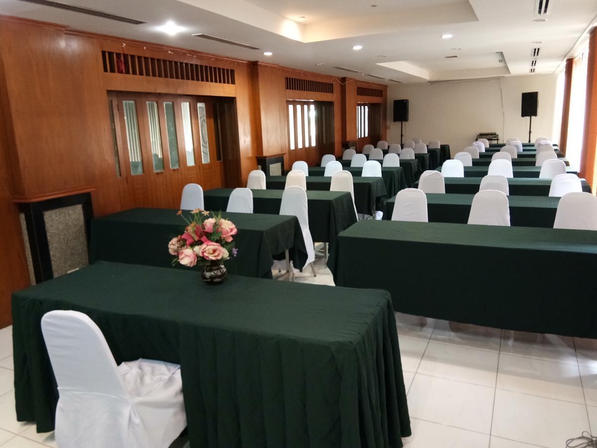 Auychai Grand Hotel Lang Suan Extérieur photo
