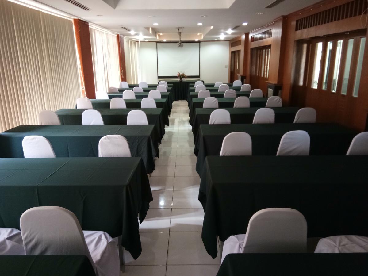 Auychai Grand Hotel Lang Suan Extérieur photo